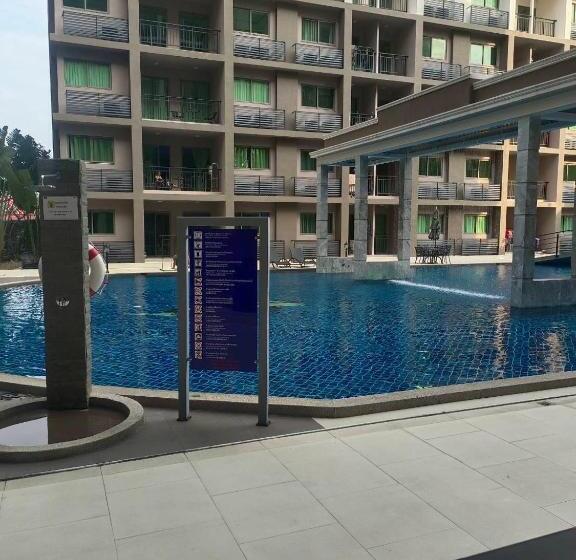 Standard Room Pool View, Arcadia Continental Pattaya