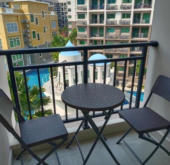 Quarto Estandar Vista Piscina, Arcadia Continental Pattaya