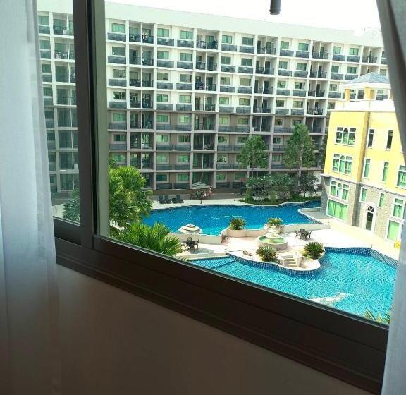 Standard Room Pool View, Arcadia Continental Pattaya
