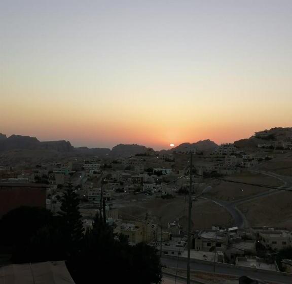 اتاق استاندارد با سرویس بهداشتی مشترک, Petra Paradise Home