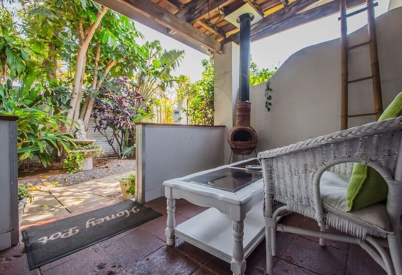 Номер Стандарт, Honeypot Guest House