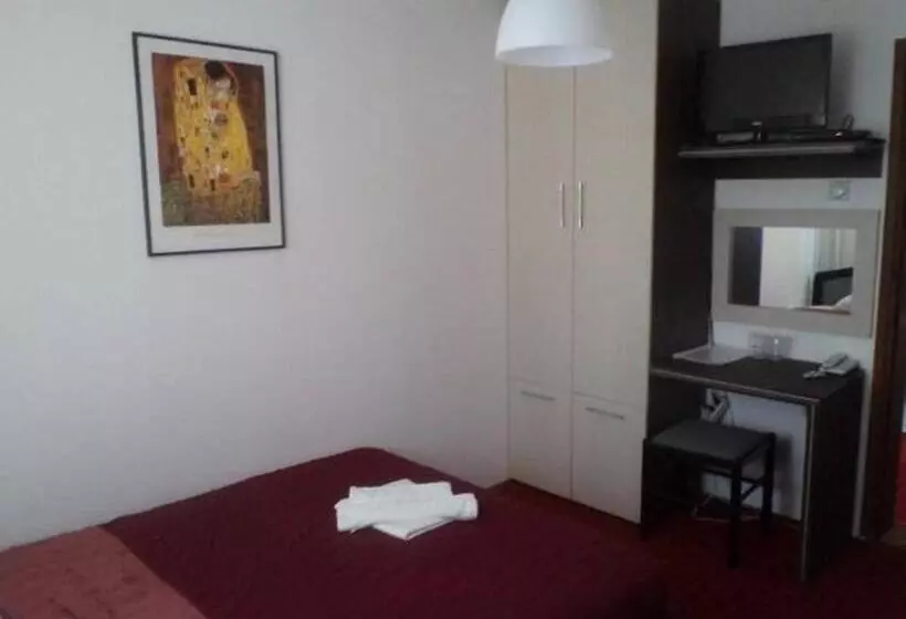 اتاق استاندارد یک نفره, Gros Hotel Leskovac
