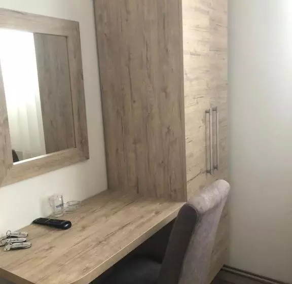 اتاق استاندارد یک نفره, Gros Hotel Leskovac