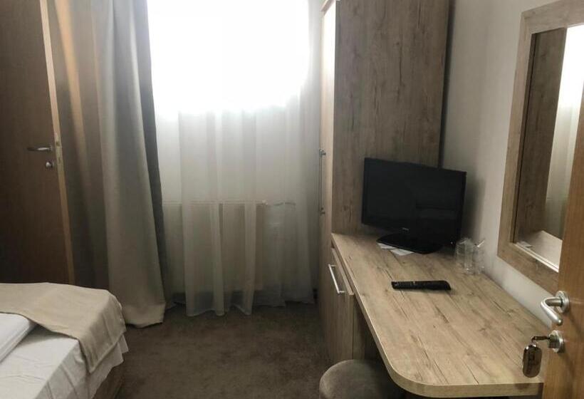 اتاق استاندارد یک نفره, Gros Hotel   Leskovac