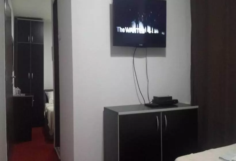 اتاق استاندارد سه نفره, Gros Hotel Leskovac