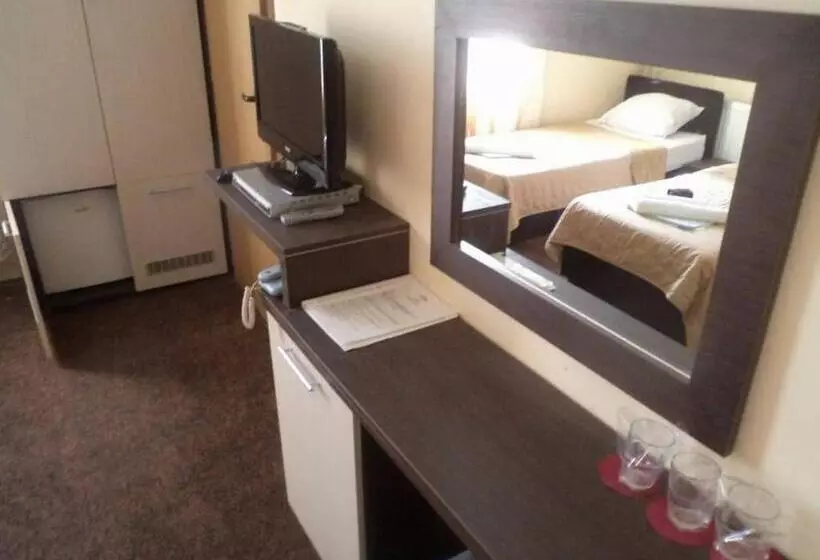 اتاق استاندارد سه نفره, Gros Hotel Leskovac