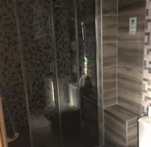 اتاق استاندارد سه نفره, Gros Hotel Leskovac