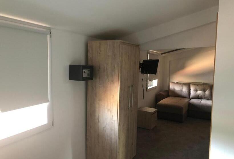 اتاق استاندارد سه نفره, Gros Hotel   Leskovac