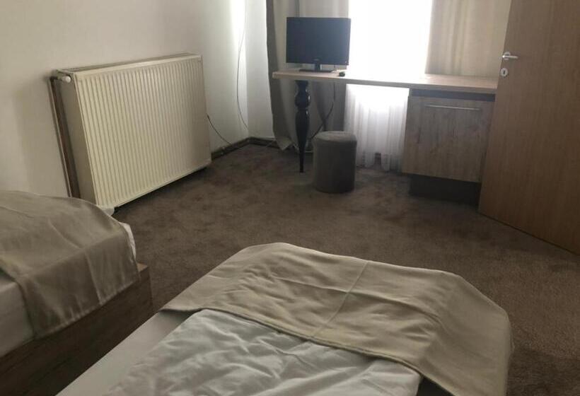 اتاق استاندارد سه نفره, Gros Hotel   Leskovac
