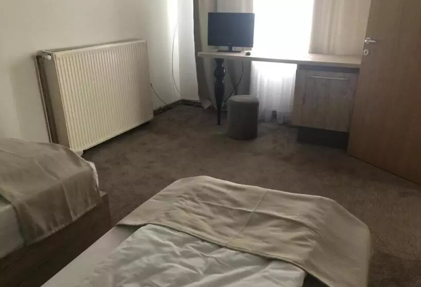 اتاق استاندارد سه نفره, Gros Hotel Leskovac