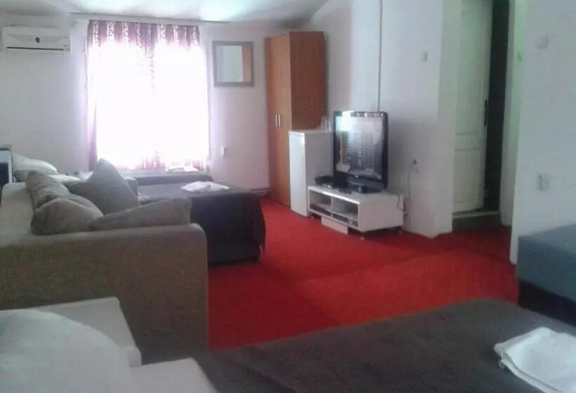 اتاق استاندارد چهار تخته, Gros Hotel Leskovac