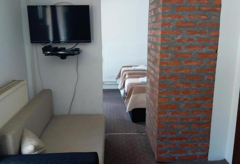 اتاق استاندارد چهار تخته, Gros Hotel   Leskovac