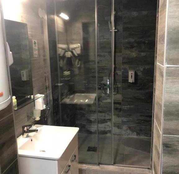 اتاق استاندارد چهار تخته, Gros Hotel   Leskovac