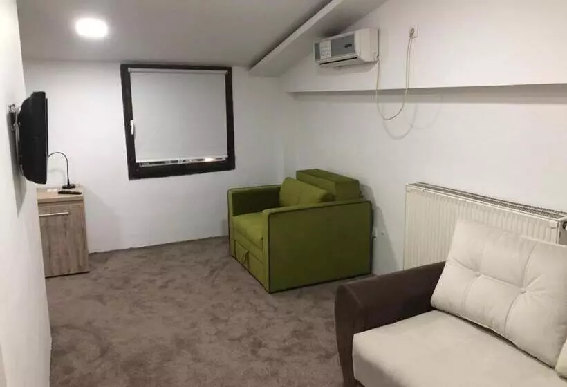 اتاق استاندارد چهار تخته, Gros Hotel Leskovac