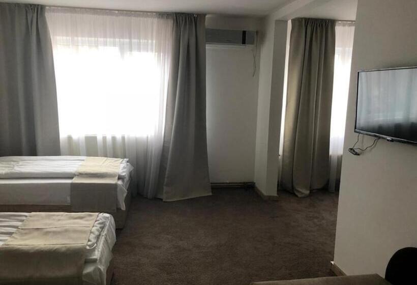 اتاق استاندارد چهار تخته, Gros Hotel   Leskovac
