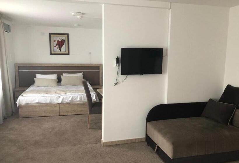 اتاق استاندارد چهار تخته, Gros Hotel   Leskovac
