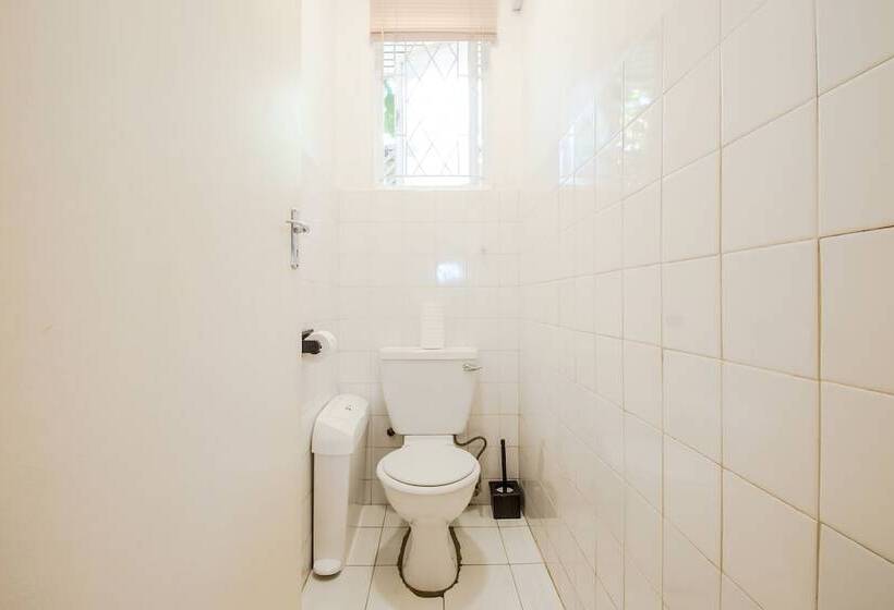 Номер Стандарт, Honeypot Guest House