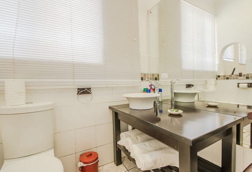 Номер Стандарт, Honeypot Guest House