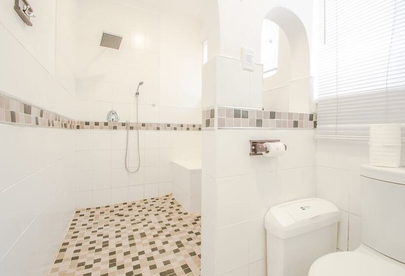 Номер Стандарт, Honeypot Guest House