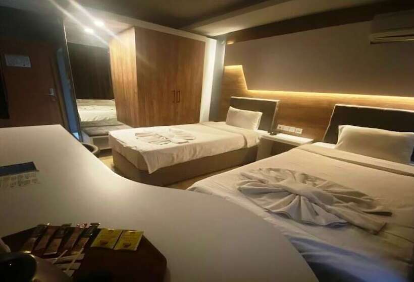 带城市景观的标准间, Bozoogullari