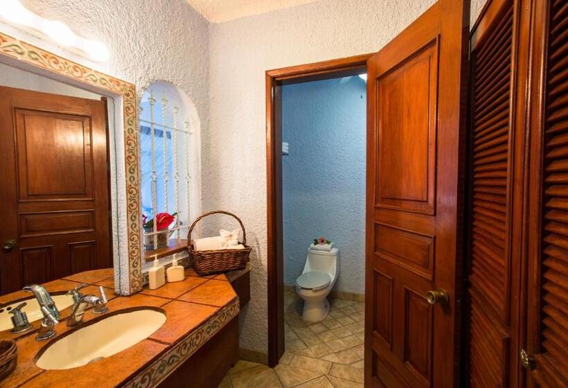 주니어 스위트, Chez Waffle