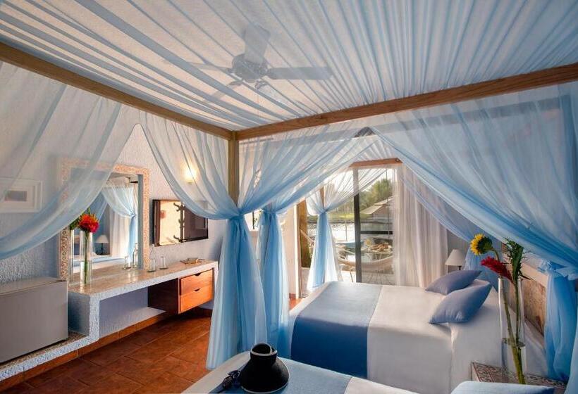 주니어 스위트, Chez Waffle