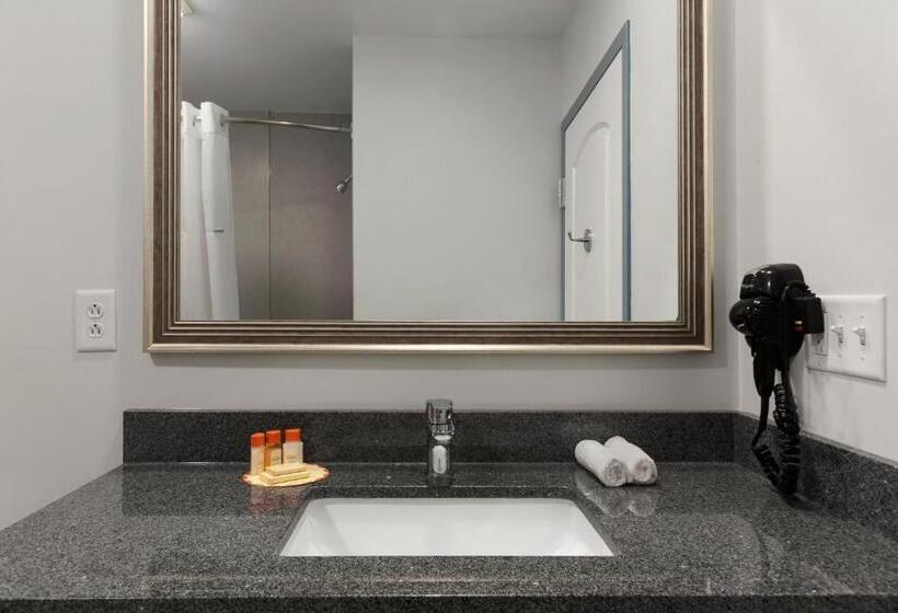 Стандартный Номер Кровать Кинг, Days Inn By Wyndham Watertown Fort Drum