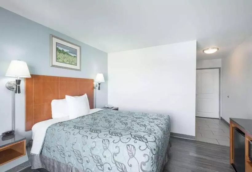 身障者適用スタンダードルーム, Days Inn By Wyndham Watertown Fort Drum