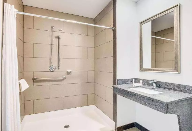 身障者適用スタンダードルーム, Days Inn By Wyndham Watertown Fort Drum