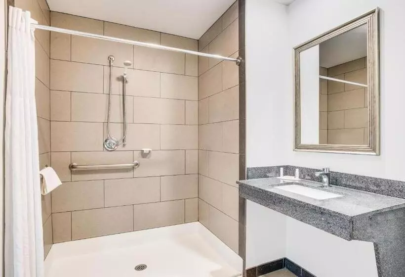 身障者適用スタンダードルーム, Days Inn By Wyndham Watertown Fort Drum