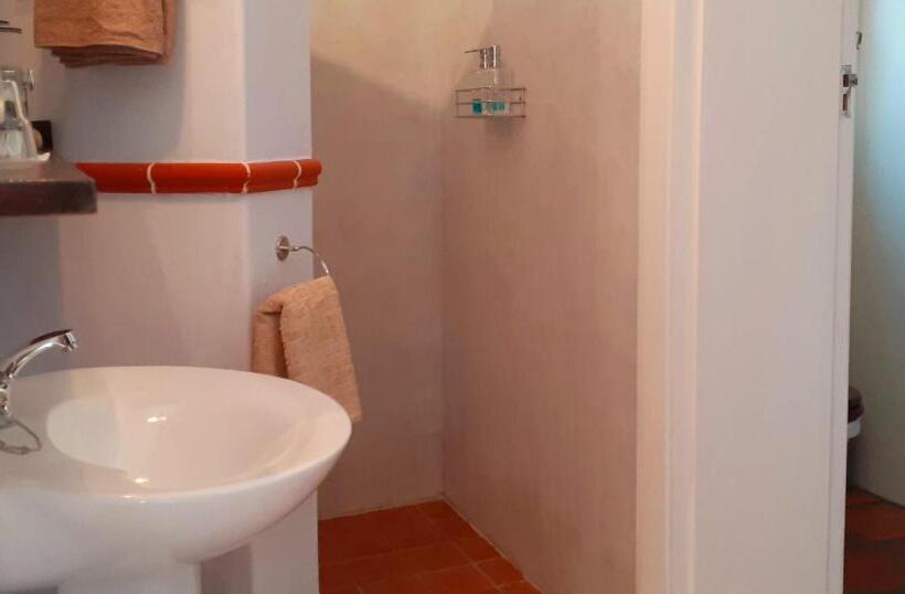 غرفة قياسية, Gubas De Hoek Meet Eat Sleep