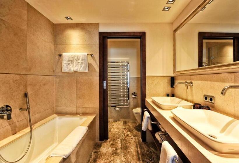 Comfort room with balcony, Haldenhof