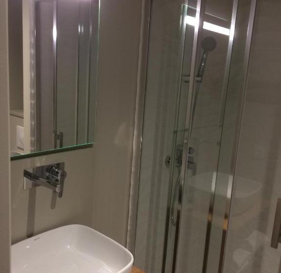 Семейный Номер, Hôtel Azur