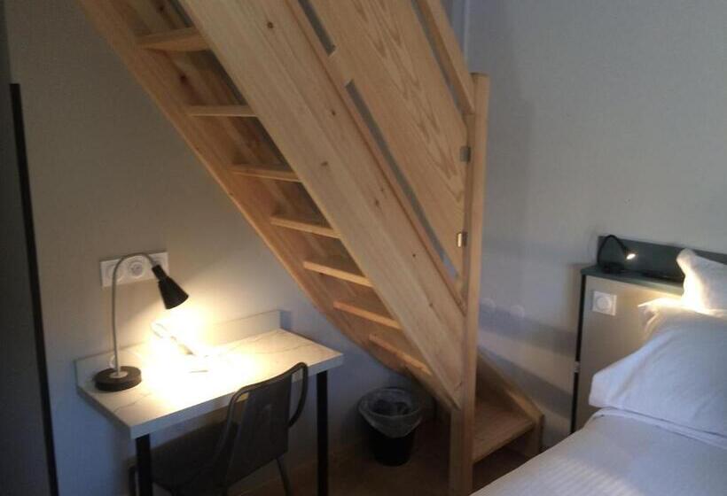 Семейный Номер, Hôtel Azur