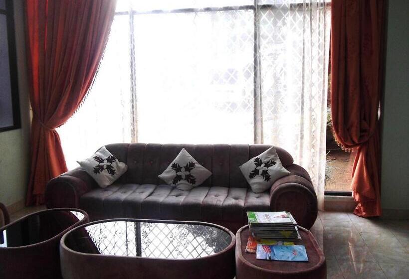 غرفة قياسية ثلاثية, Majestic Tourist