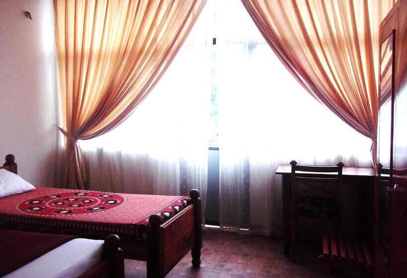 غرفة قياسية ثلاثية, Majestic Tourist