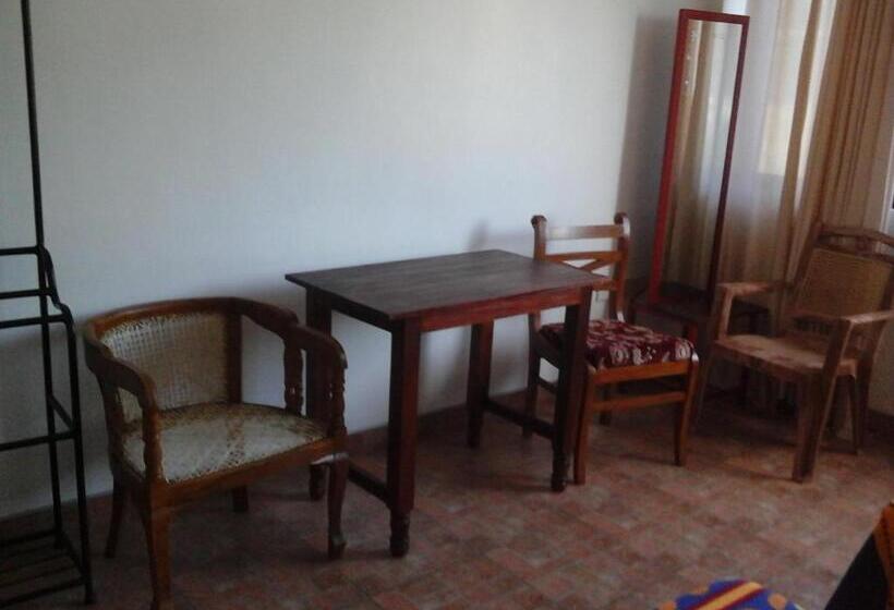 غرفة قياسية ثلاثية, Majestic Tourist