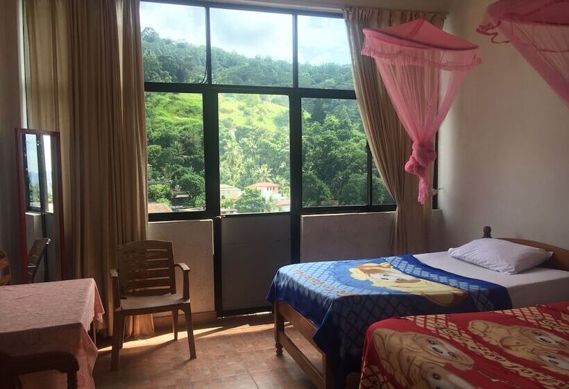 غرفة قياسية ثلاثية, Majestic Tourist