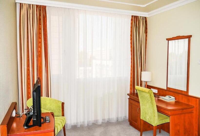 带1个卧室的带阳台的公寓, Silver