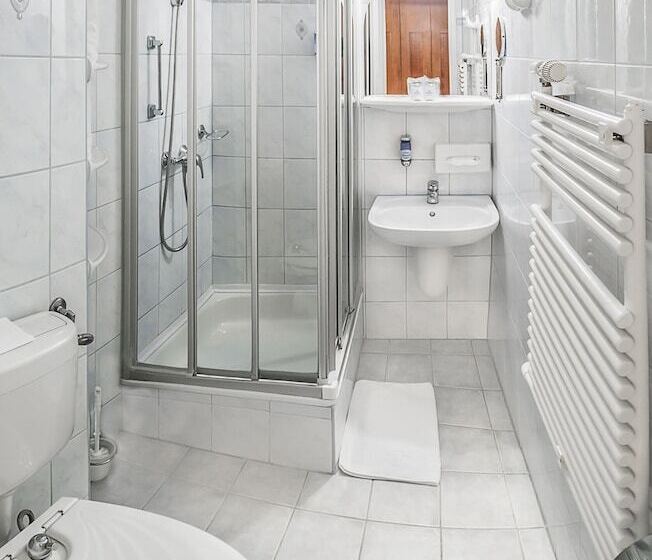 带1个卧室的带阳台的公寓, Silver