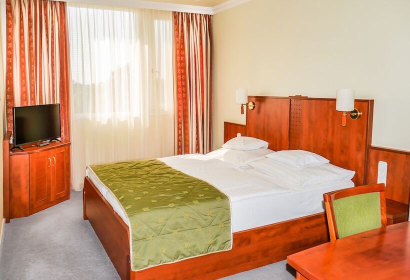 带1个卧室的带阳台的公寓, Silver