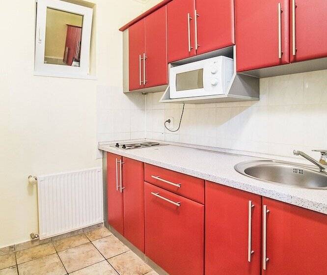 带1个卧室的舒适公寓, Silver