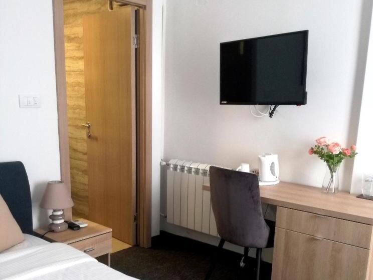 Chambre Standard Individuelle, Skala