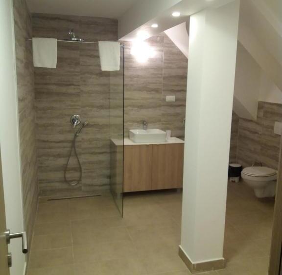 Appartement 1 Chambre, Skala