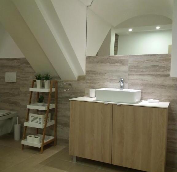 Appartement 1 Chambre, Skala