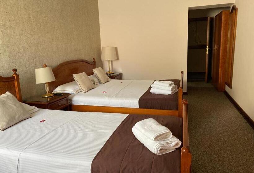 Chambre Triple Standard, Skala