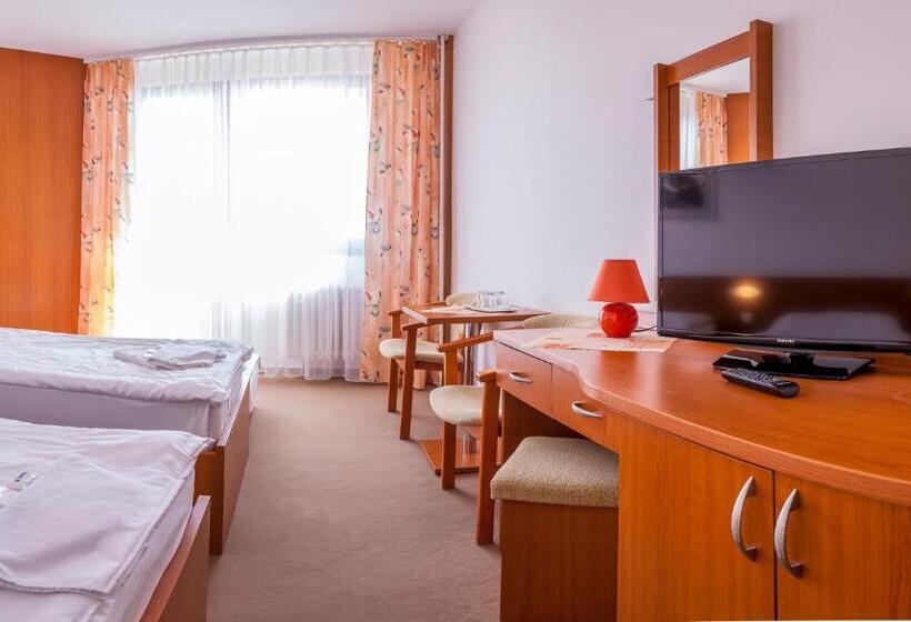 标准间, Sorea Hutník I