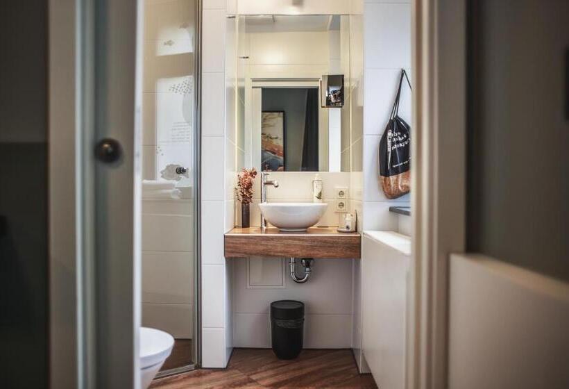 Standaard Éénpersoonskamer, The Circus