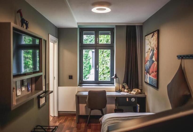 Standaard Éénpersoonskamer, The Circus