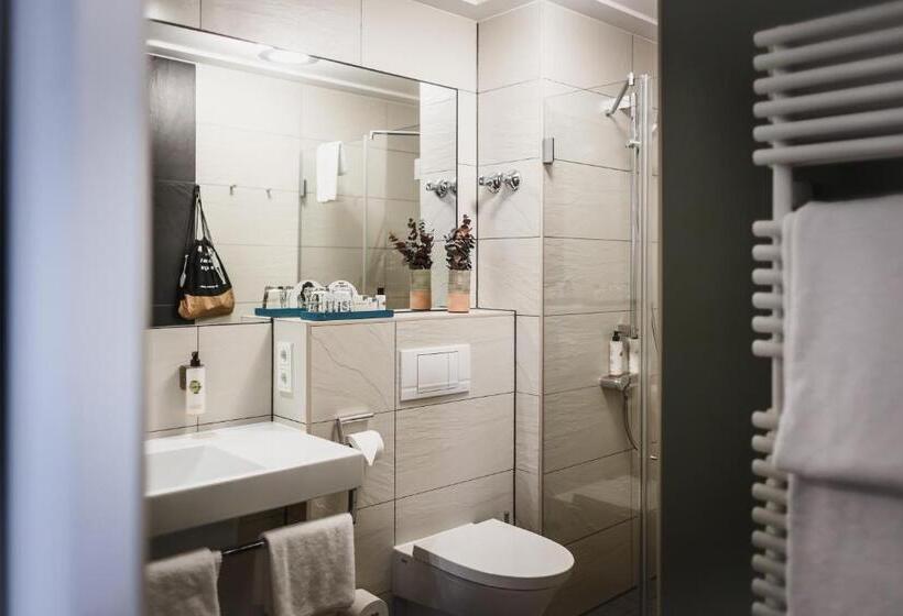 Standardzimmer, The Circus